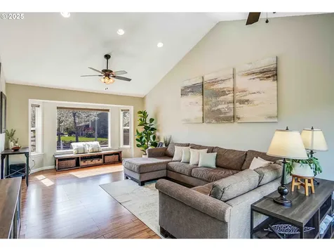 610 Lone Oaks Loop Silverton OR 97381