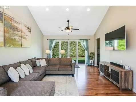 610 Lone Oaks Loop Silverton OR 97381