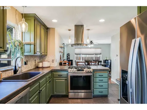 610 Lone Oaks Loop Silverton OR 97381