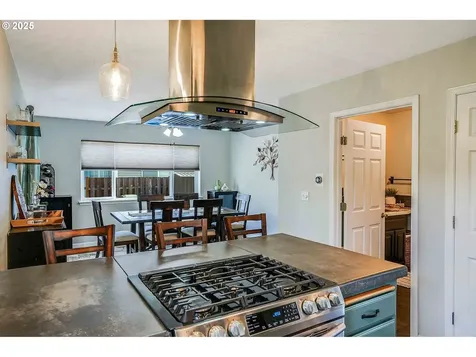 610 Lone Oaks Loop Silverton OR 97381