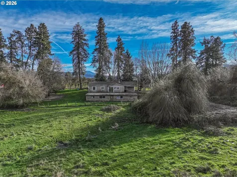 2739 Wyeast Road Hood River OR 97031