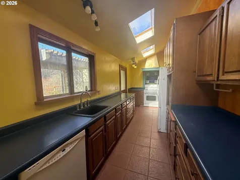 573 S 12th Street Coos Bay OR 97420