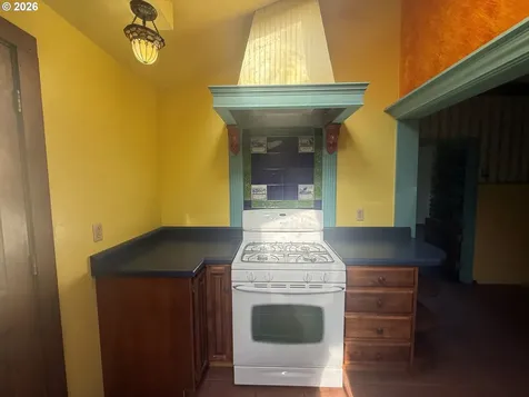573 S 12th Street Coos Bay OR 97420