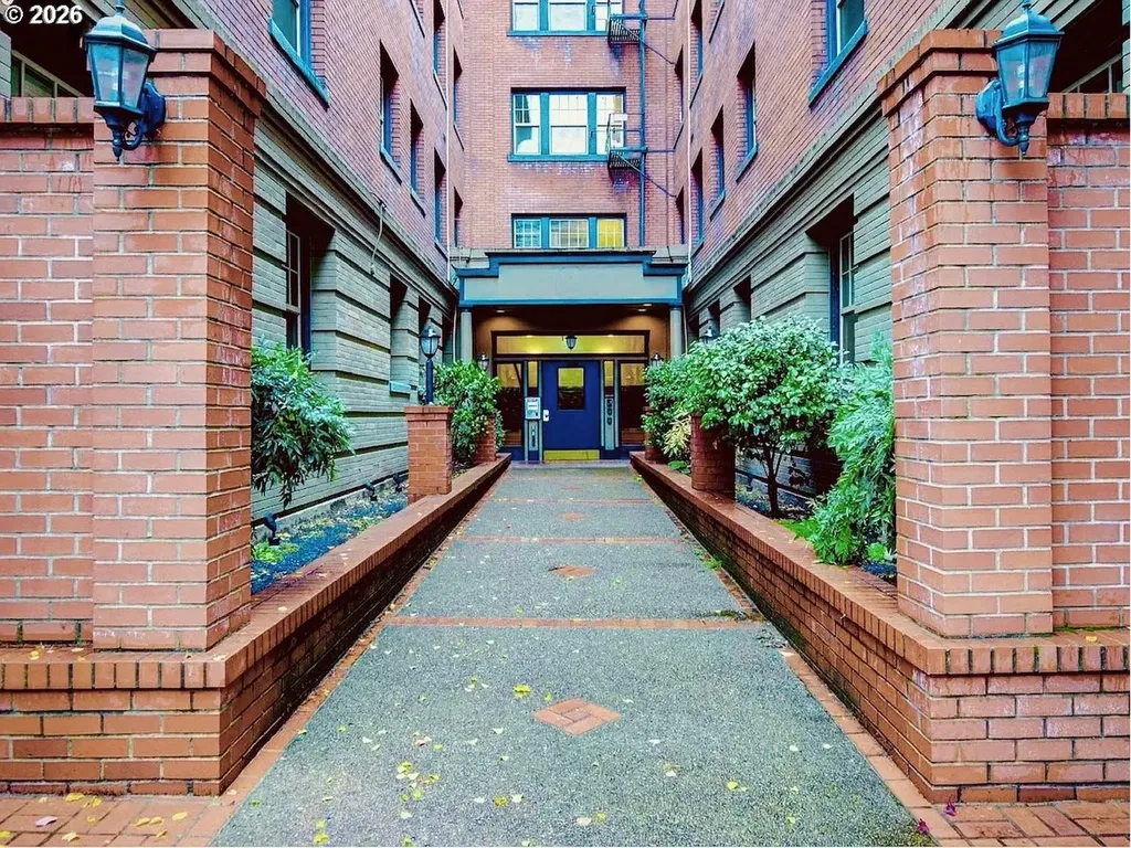 2109 NW Irving Street Portland OR 97210