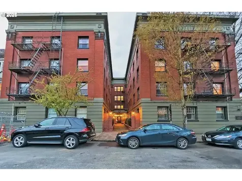 2109 NW Irving Street Portland OR 97210