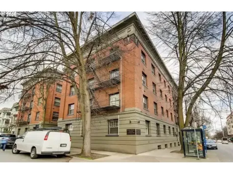2109 NW Irving Street Portland OR 97210
