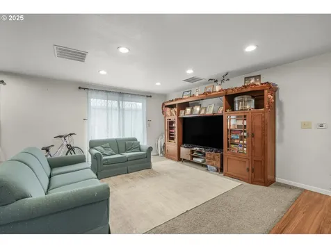 1664 SW Sesame Street Mcminnville OR 97128