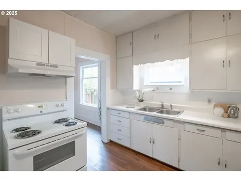 235 S 18th Street Philomath OR 97370