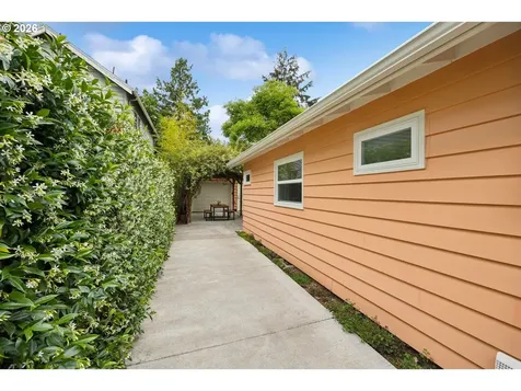 5417 SE Boise Street Portland OR 97206