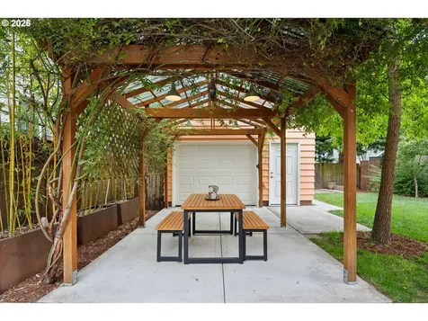 5417 SE Boise Street Portland OR 97206