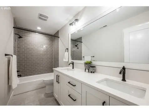 8590 SW Laurel Leaf Lane Portland OR 97225