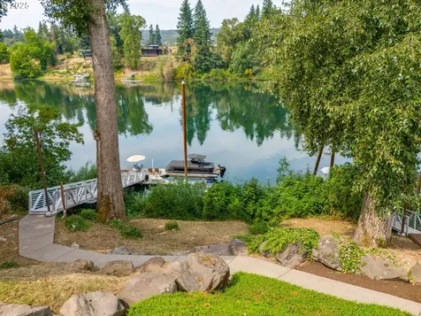 23955 Butteville Road NE Aurora OR 97002