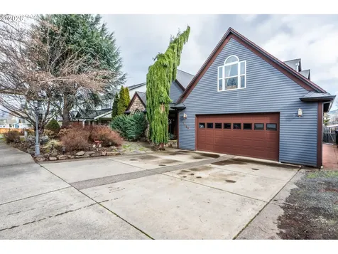 1749 22nd Street Hood River OR 97031