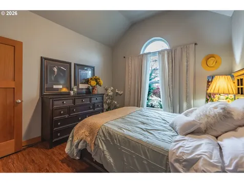 1749 22nd Street Hood River OR 97031