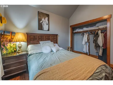 1749 22nd Street Hood River OR 97031