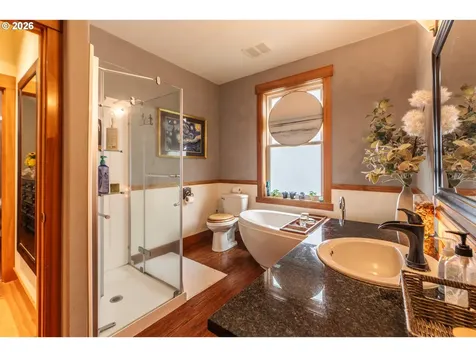 1749 22nd Street Hood River OR 97031