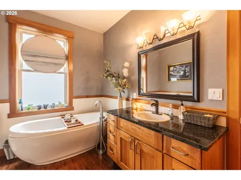 1749 22nd Street Hood River OR 97031