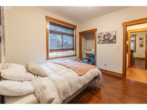 1749 22nd Street Hood River OR 97031