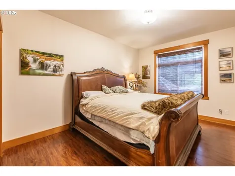 1749 22nd Street Hood River OR 97031