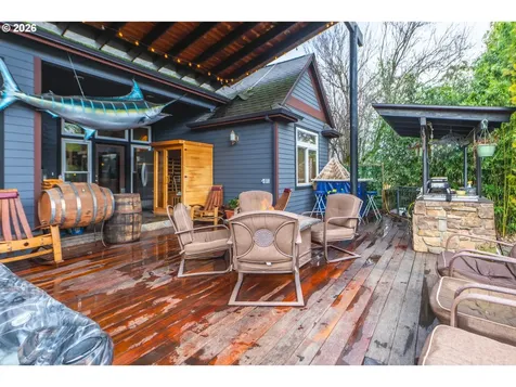 1749 22nd Street Hood River OR 97031