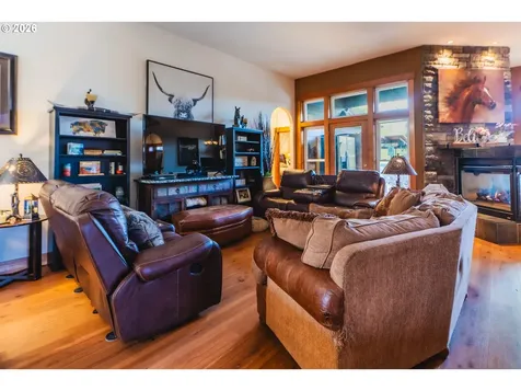 1749 22nd Street Hood River OR 97031