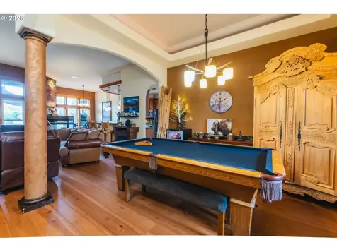 1749 22nd Street Hood River OR 97031