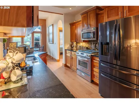 1749 22nd Street Hood River OR 97031