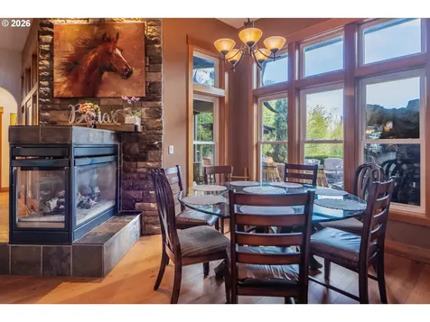 1749 22nd Street Hood River OR 97031
