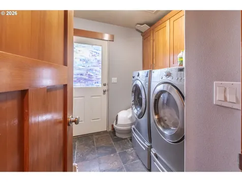 1749 22nd Street Hood River OR 97031