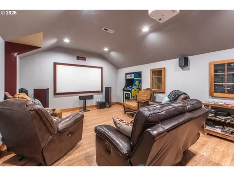 1749 22nd Street Hood River OR 97031