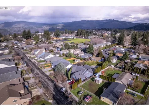 1749 22nd Street Hood River OR 97031