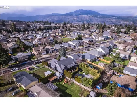 1749 22nd Street Hood River OR 97031
