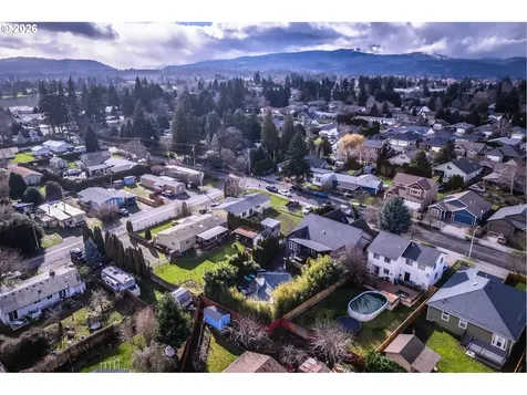 1749 22nd Street Hood River OR 97031