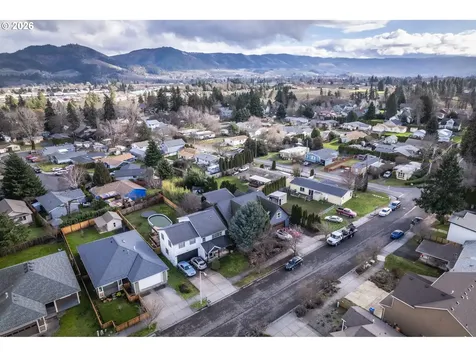 1749 22nd Street Hood River OR 97031