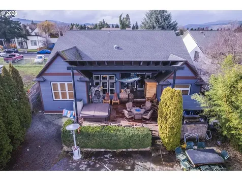 1749 22nd Street Hood River OR 97031