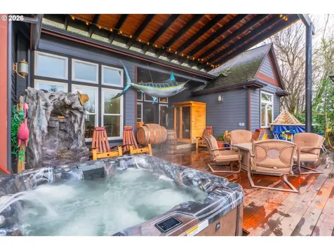 1749 22nd Street Hood River OR 97031
