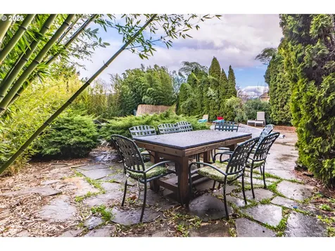 1749 22nd Street Hood River OR 97031