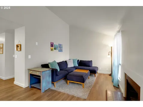 143 Treehill Loop Eugene OR 97405