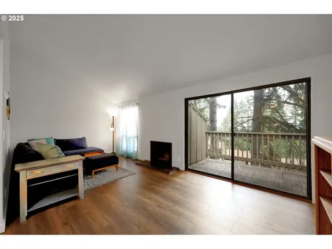 143 Treehill Loop Eugene OR 97405