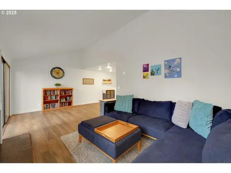 143 Treehill Loop Eugene OR 97405