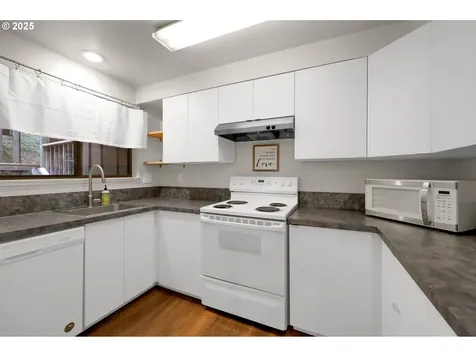 143 Treehill Loop Eugene OR 97405