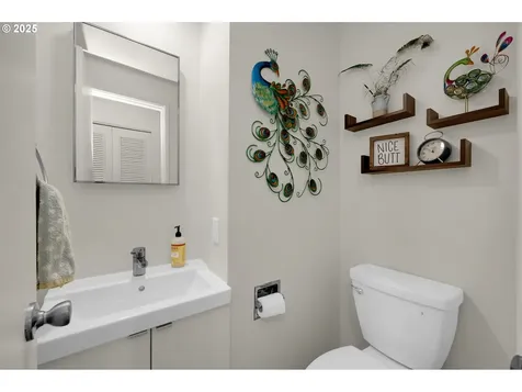 143 Treehill Loop Eugene OR 97405