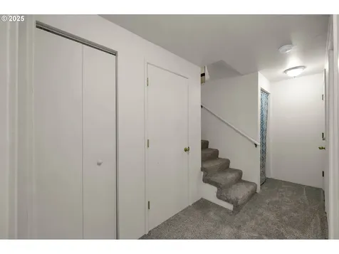 143 Treehill Loop Eugene OR 97405