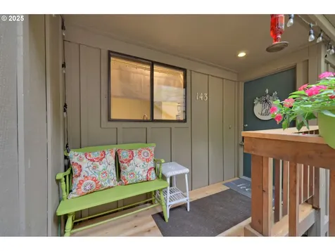143 Treehill Loop Eugene OR 97405