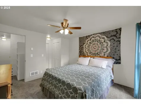 143 Treehill Loop Eugene OR 97405