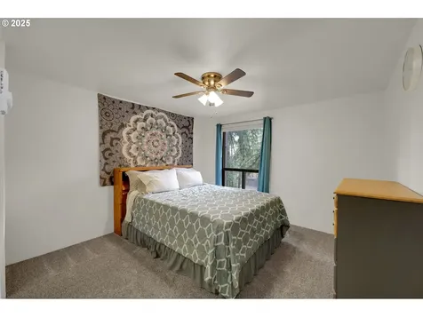 143 Treehill Loop Eugene OR 97405