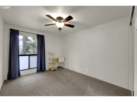 143 Treehill Loop Eugene OR 97405