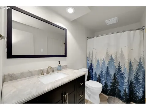 143 Treehill Loop Eugene OR 97405
