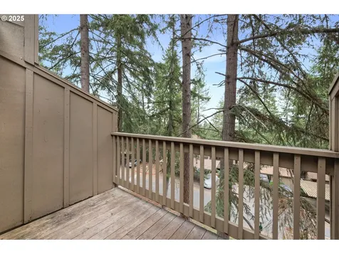 143 Treehill Loop Eugene OR 97405