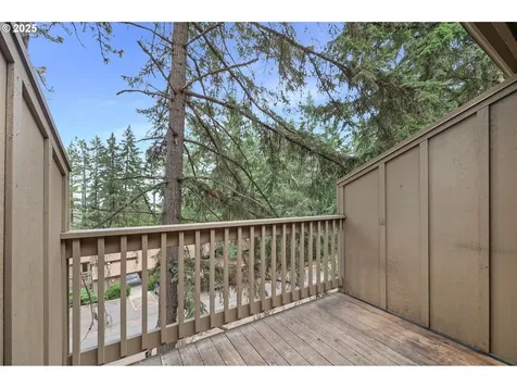 143 Treehill Loop Eugene OR 97405